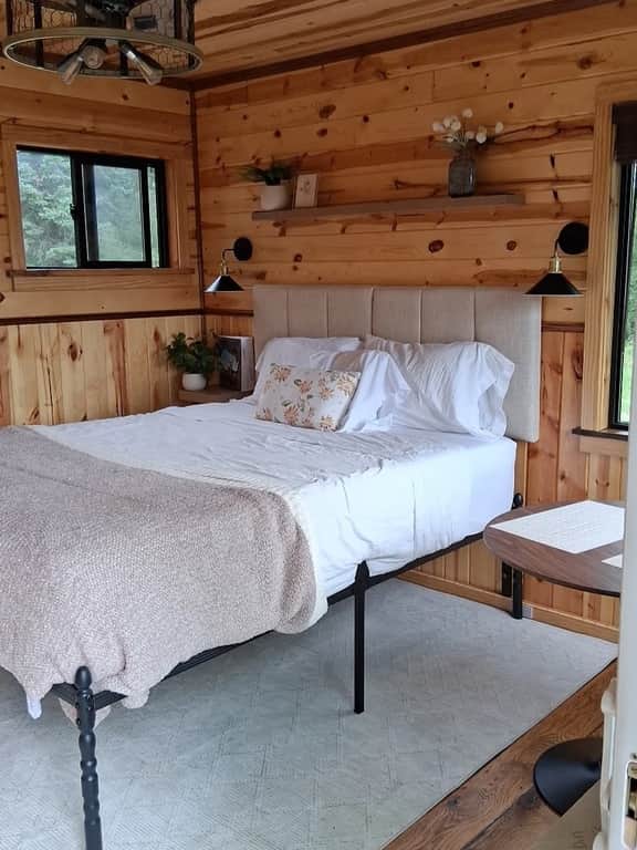 Cabin in The Woods of Big Rock Creek - Image 2